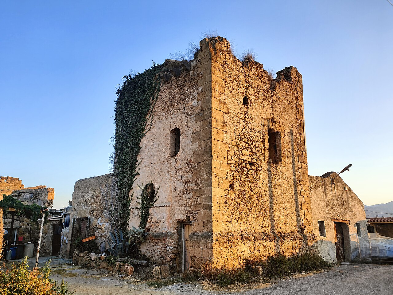 Torre Cordova sul litorale di Ficarazzi